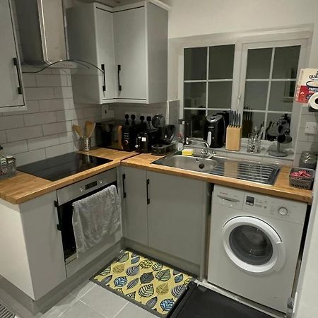 Entire One Double Bedroom Apartment London Exteriör bild