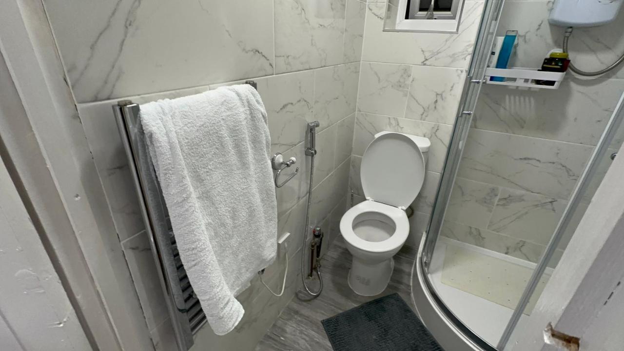 Entire One Double Bedroom Apartment London Exteriör bild