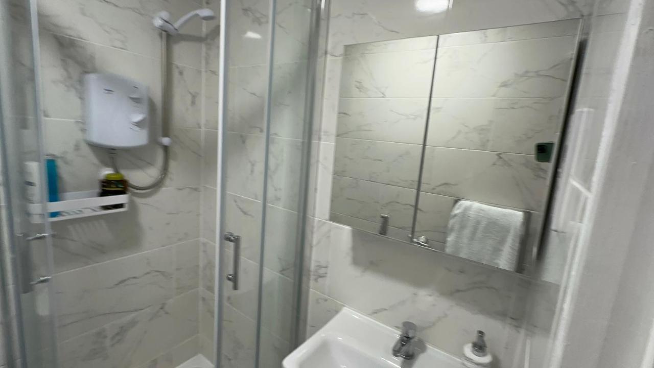Entire One Double Bedroom Apartment London Exteriör bild